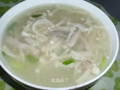Flammulina velutipes pork tripe soup
