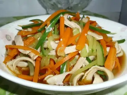 Pork tripe with cucumber and carrot