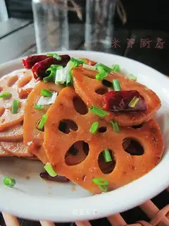 Sauce fried lotus root slices