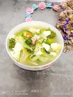 Krabs, blue flowers, tofu soup