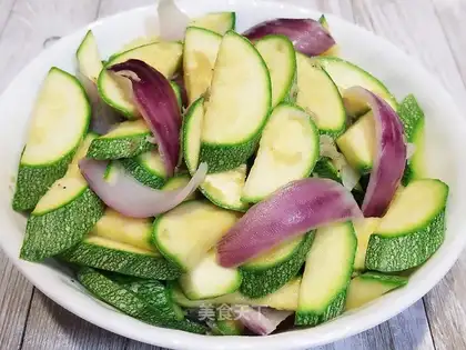 Onion fried watermelon