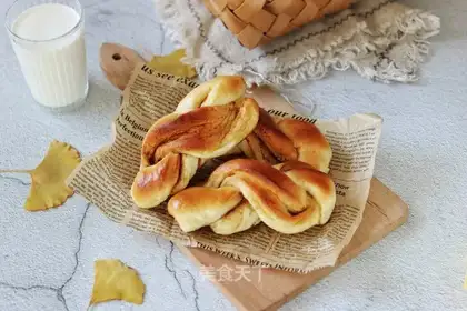 Red sugar cinnamon bread