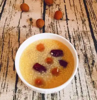 Little rice porridge with red dates