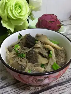 Maricuum mushroom noodles