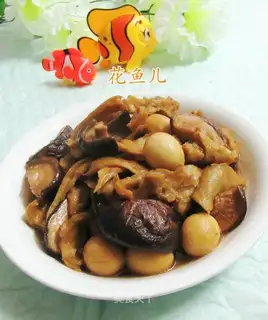 Quail eggs and mushrooms