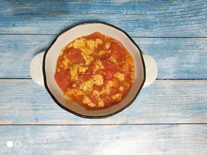 Tomato fried eggs