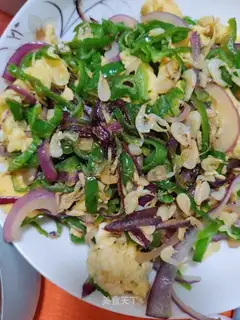 Piper onion shrimp, fried eggs