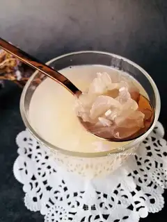 A silver ear of rice wine