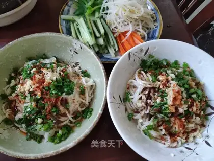 Hot spicy vegetable noodles