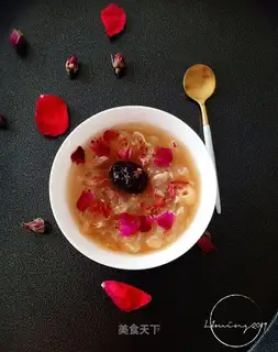A rose-smelt