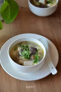 Twin tofu mushroom soup