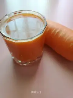 Fresh carrot juice