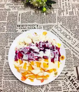 A salad sauce with fruit