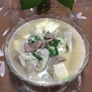Beef fungus tofu soup