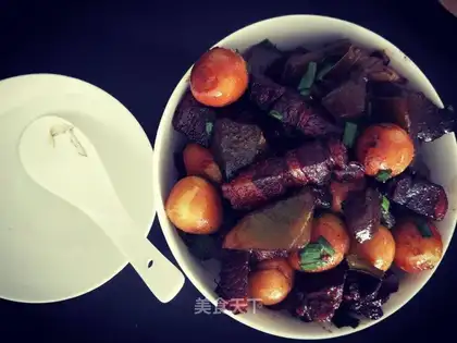 Red meat with quail eggs