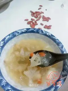 Ice sugar, silver ear, pear