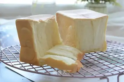 Light cream toast