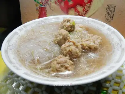 Fan radish meatball soup
