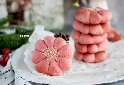 Little flower buns for the Dragon of the Heart