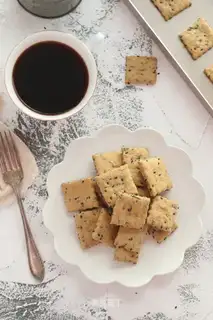 Black sesame onion soda cookies