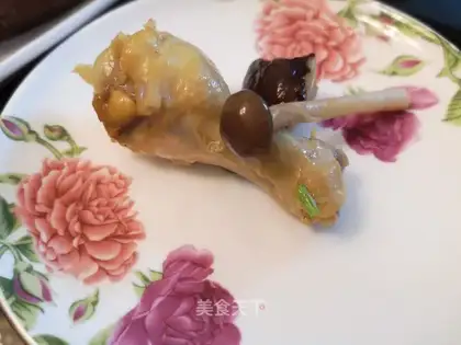 Fungus and chicken wings