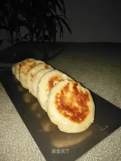 A fragrance cake
