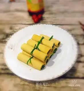 Spinach bean rolls