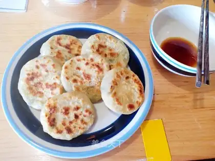 Cream eggs and shrimp pie