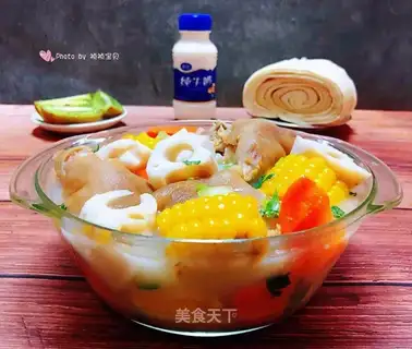 The pig's hoofed corn carrot soup