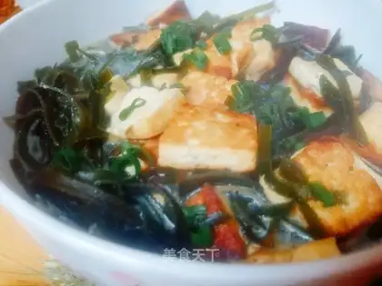 Seaweed tofu soup