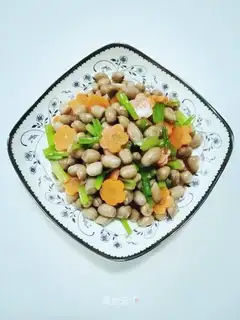 Cream with peanut rice