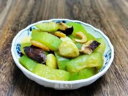Shrimp mushrooms and melons