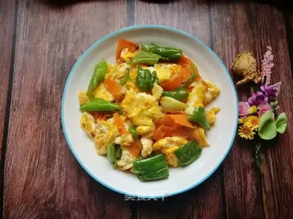 Carrot screws, fried eggs
