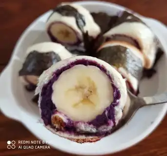 Toast chip banana roll