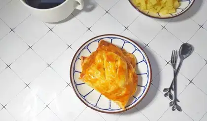 A simple hand grab apple pie