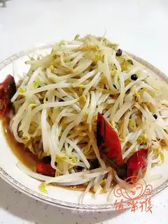 Sour green bean sprouts
