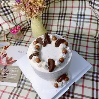 Olio's cream birthday cake