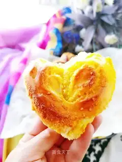 Coconut heart bread