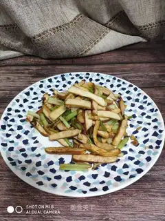 Celery fried beans