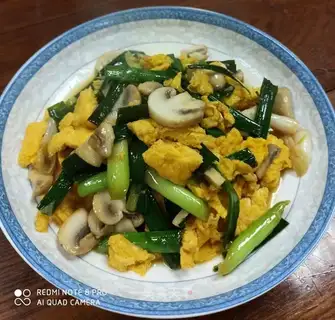 Mushroom garlic fried eggs