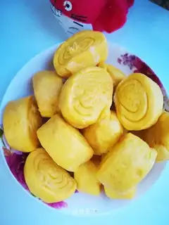 Milky pumpkin buns