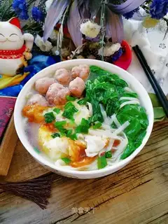 Mariko's cooking noodles