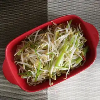 ♪ Celery fried bean sprouts ♪