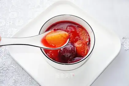 Canned red sugar fruit