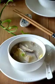 Twin mushroom omelet soup
