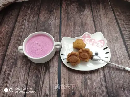 The cranberry banana apple milkshake