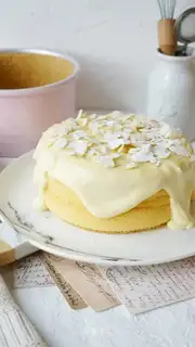 Cheese cream and mashed cake