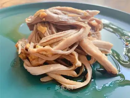 Garlic hands tore elbows