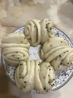 Black sesame roll