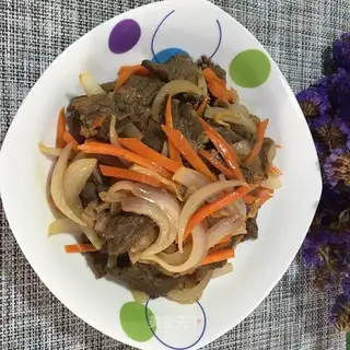 Carrot onion fried beef